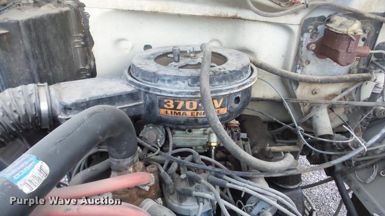 image for item DA0251 1982 Ford F600G bucket truck