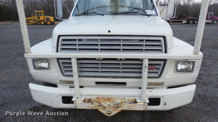 image for item DA0251 1982 Ford F600G bucket truck