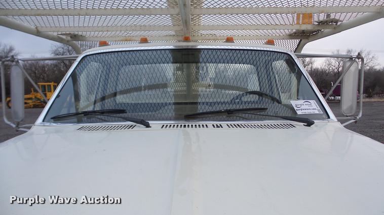 image for item DA0251 1982 Ford F600G bucket truck