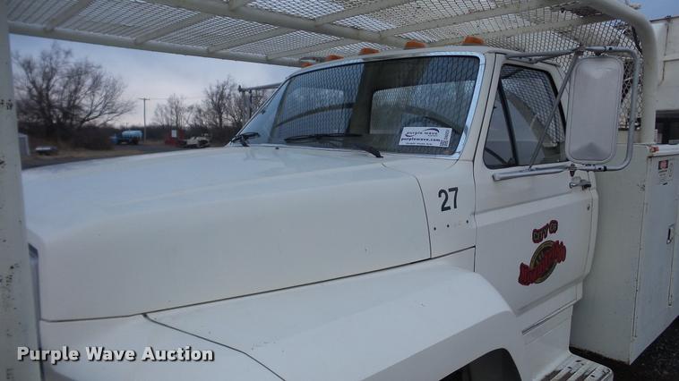 image for item DA0251 1982 Ford F600G bucket truck