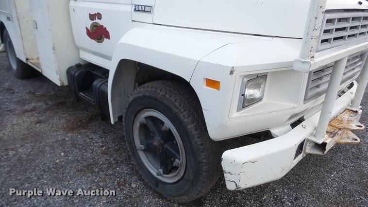 image for item DA0251 1982 Ford F600G bucket truck