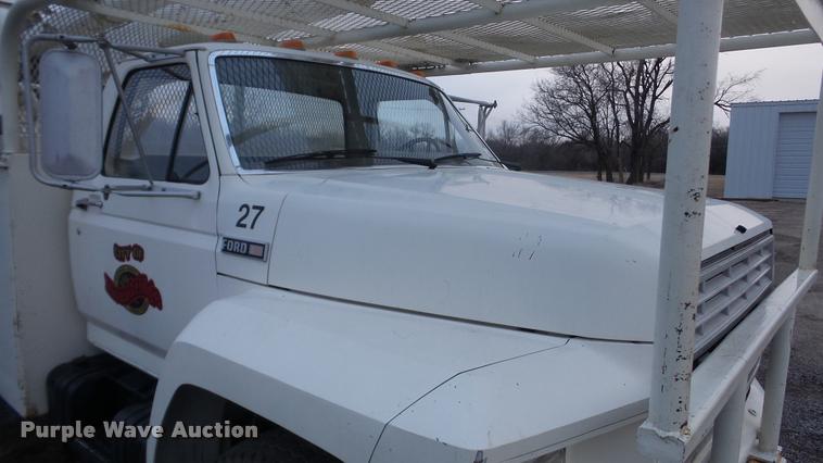 image for item DA0251 1982 Ford F600G bucket truck