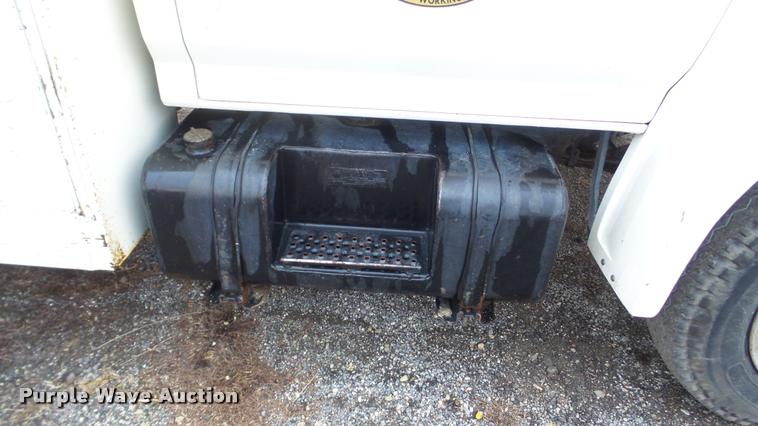 image for item DA0251 1982 Ford F600G bucket truck