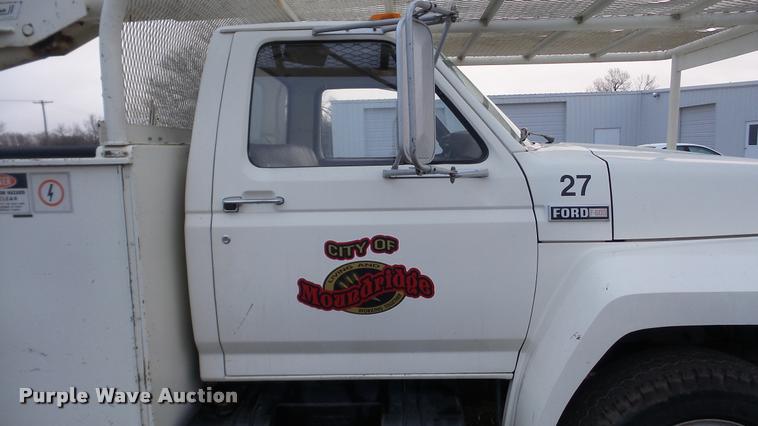 image for item DA0251 1982 Ford F600G bucket truck