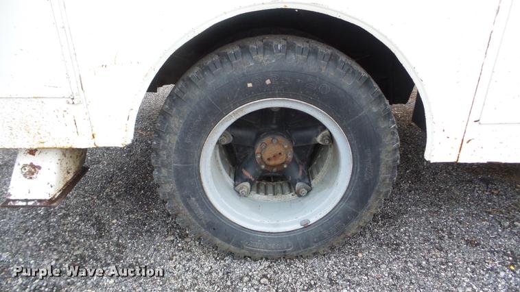 image for item DA0251 1982 Ford F600G bucket truck