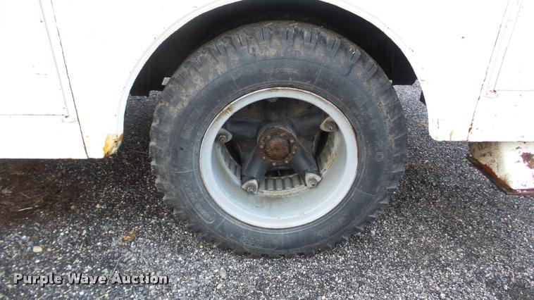 image for item DA0251 1982 Ford F600G bucket truck