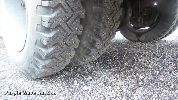 image for item DA0251 1982 Ford F600G bucket truck