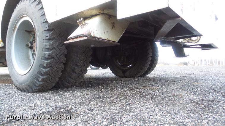 image for item DA0251 1982 Ford F600G bucket truck