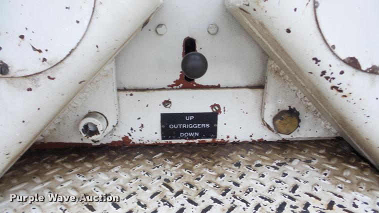 image for item DA0251 1982 Ford F600G bucket truck