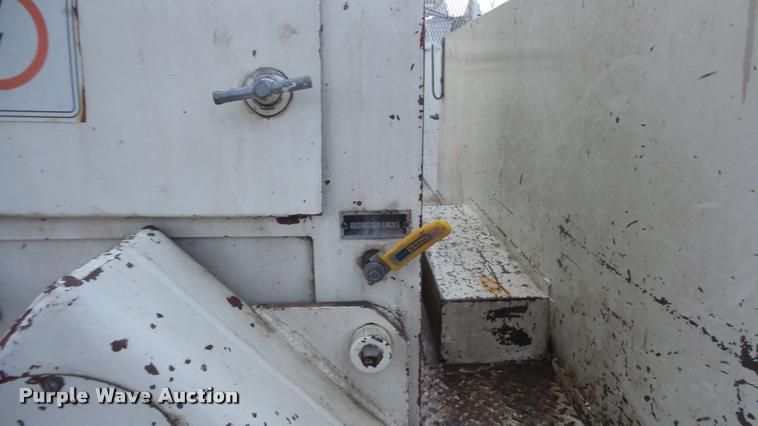 image for item DA0251 1982 Ford F600G bucket truck