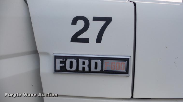 image for item DA0251 1982 Ford F600G bucket truck