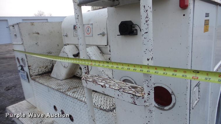 image for item DA0251 1982 Ford F600G bucket truck