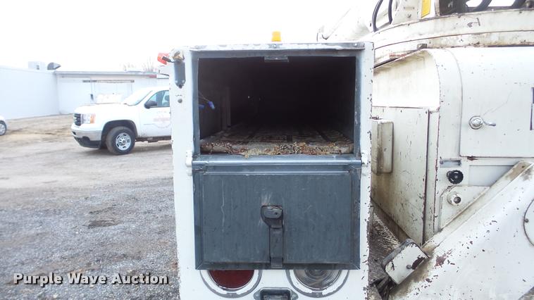 image for item DA0251 1982 Ford F600G bucket truck