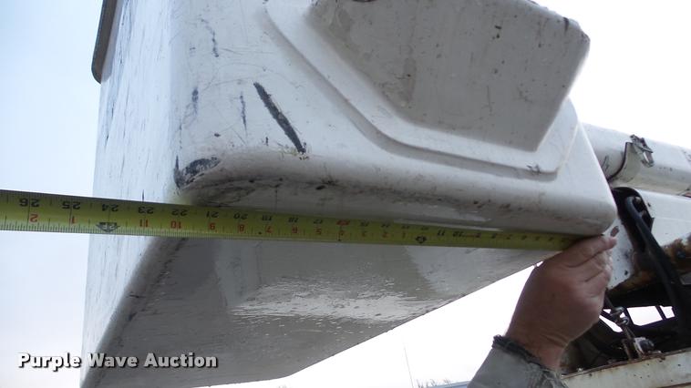 image for item DA0251 1982 Ford F600G bucket truck