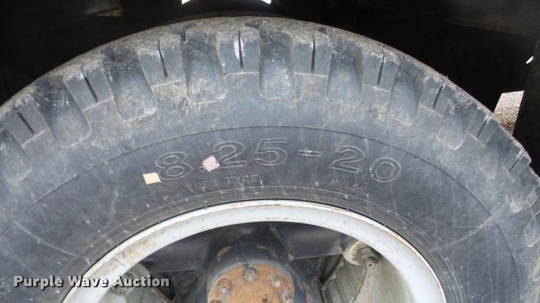 image for item DA0251 1982 Ford F600G bucket truck