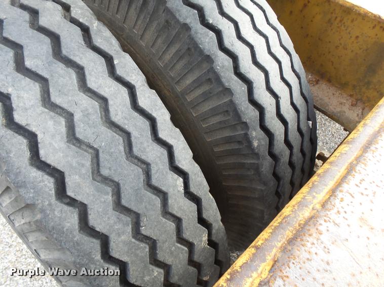 image for item DA2510 1964 Hyster C25T drop deck trailer