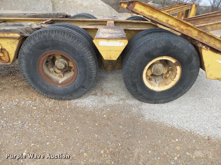 image for item DA2510 1964 Hyster C25T drop deck trailer