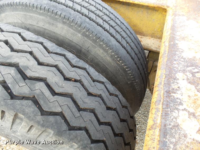 image for item DA2510 1964 Hyster C25T drop deck trailer