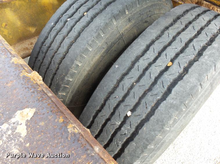 image for item DA2510 1964 Hyster C25T drop deck trailer