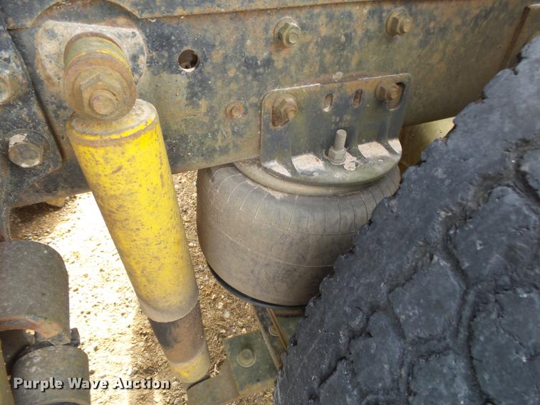 image for item DA2512 1988 International F8300 semi truck