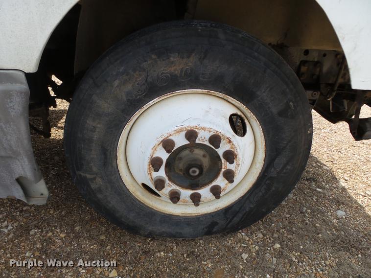 image for item DA2512 1988 International F8300 semi truck