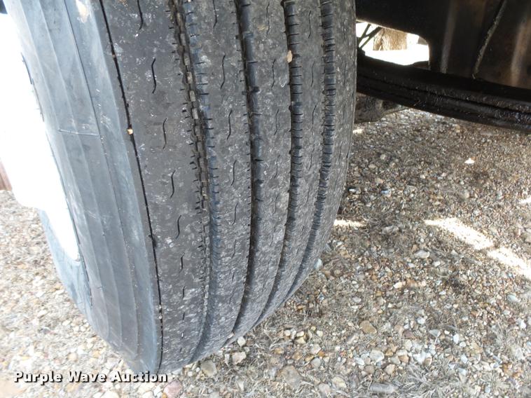 image for item DA2512 1988 International F8300 semi truck