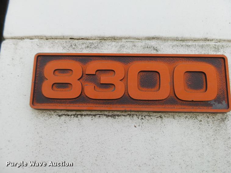 image for item DA2512 1988 International F8300 semi truck