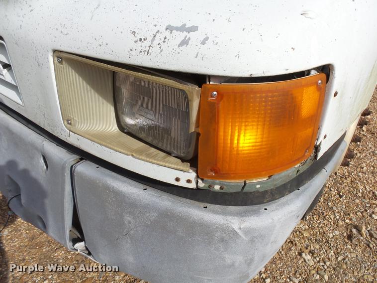 image for item DA2512 1988 International F8300 semi truck