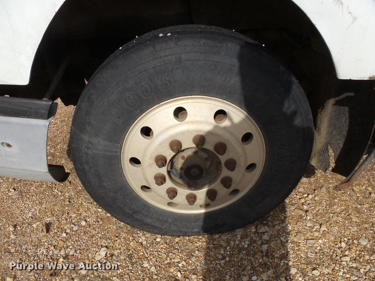 image for item DA2512 1988 International F8300 semi truck