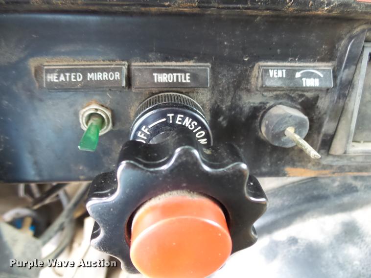 image for item DA2512 1988 International F8300 semi truck