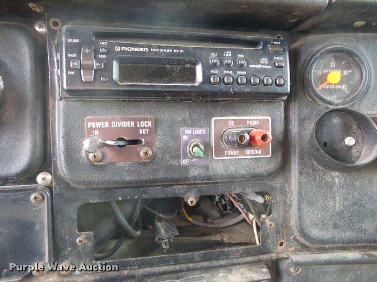 image for item DA2512 1988 International F8300 semi truck