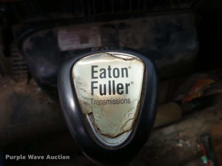 image for item DA2512 1988 International F8300 semi truck