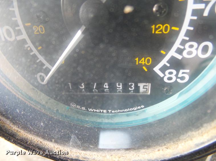 image for item DA2512 1988 International F8300 semi truck