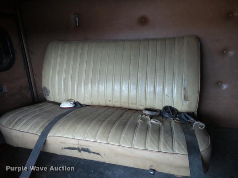 image for item DA2512 1988 International F8300 semi truck