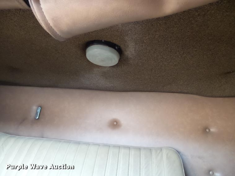 image for item DA2512 1988 International F8300 semi truck