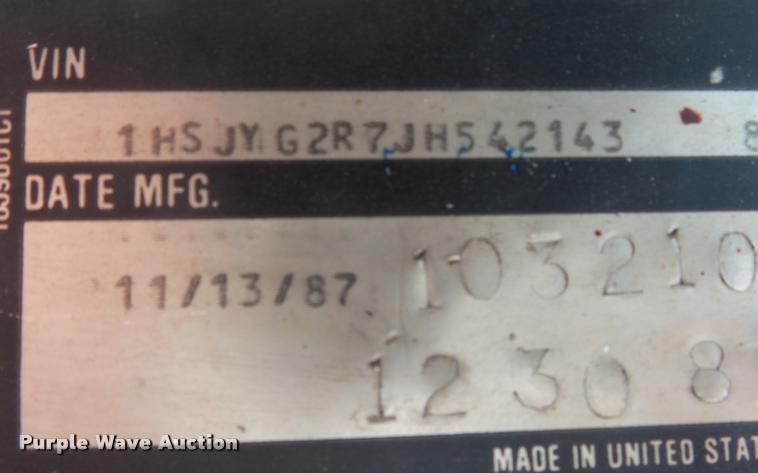 image for item DA2512 1988 International F8300 semi truck