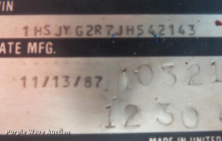 image for item DA2512 1988 International F8300 semi truck