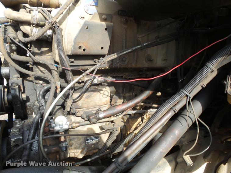 image for item DA2512 1988 International F8300 semi truck