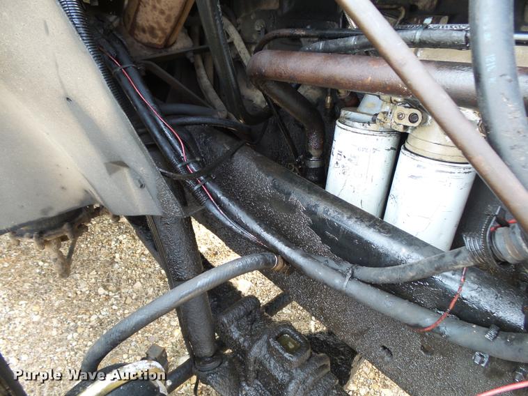 image for item DA2512 1988 International F8300 semi truck