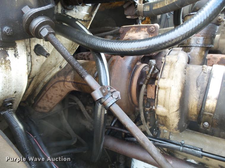 image for item DA2512 1988 International F8300 semi truck