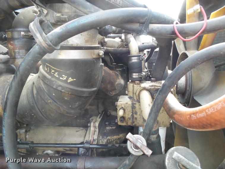 image for item DA2512 1988 International F8300 semi truck