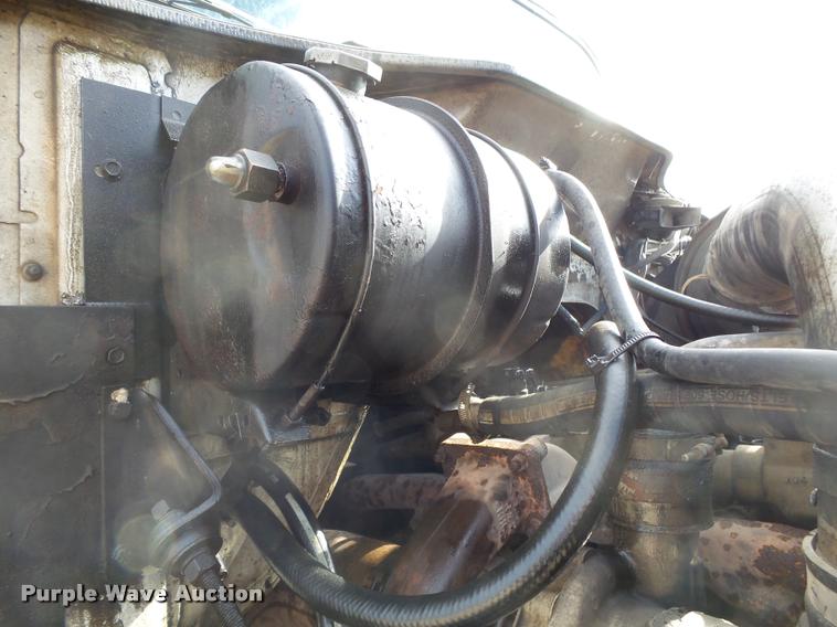 image for item DA2512 1988 International F8300 semi truck