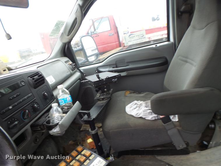 image for item DA3257 2005 Ford F550 Crew Cab utility truck