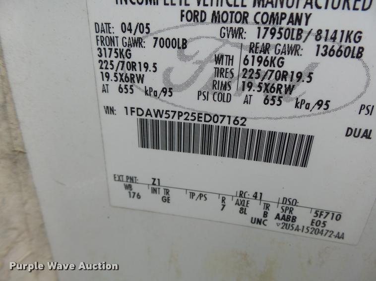 image for item DA3257 2005 Ford F550 Crew Cab utility truck