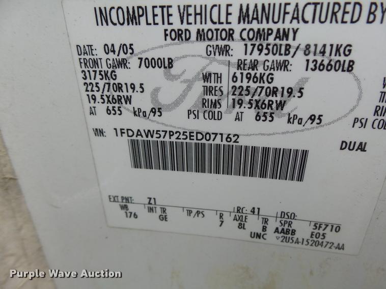 image for item DA3257 2005 Ford F550 Crew Cab utility truck