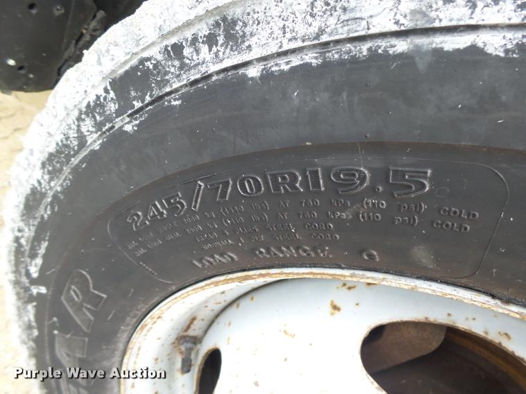 image for item DA3257 2005 Ford F550 Crew Cab utility truck