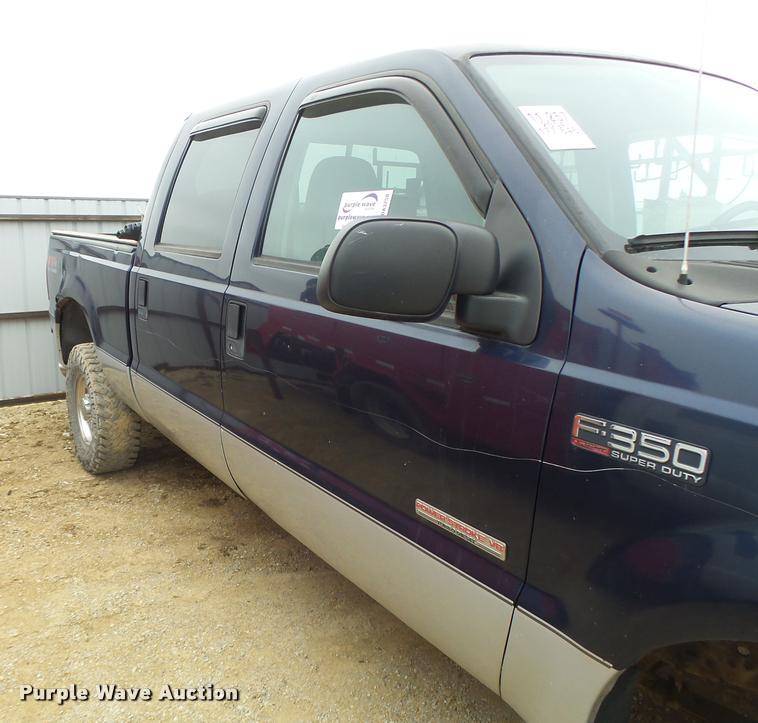 image for item DA3258 2004 Ford F350 Super Duty Crew Cab pickup truck
