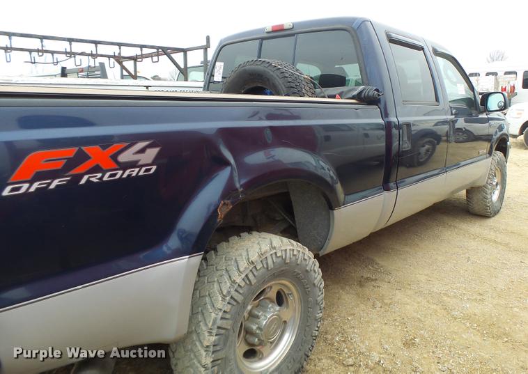 image for item DA3258 2004 Ford F350 Super Duty Crew Cab pickup truck