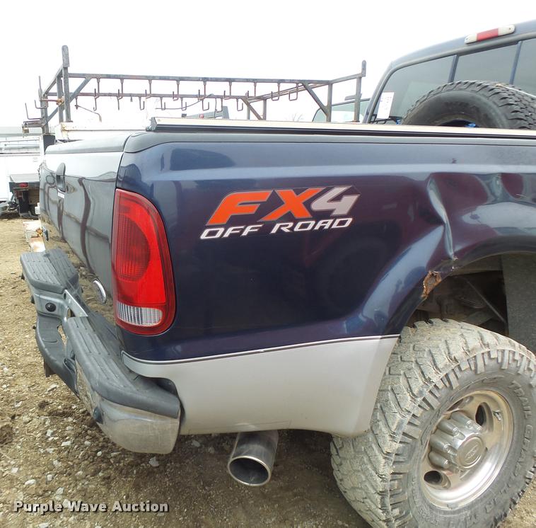 image for item DA3258 2004 Ford F350 Super Duty Crew Cab pickup truck