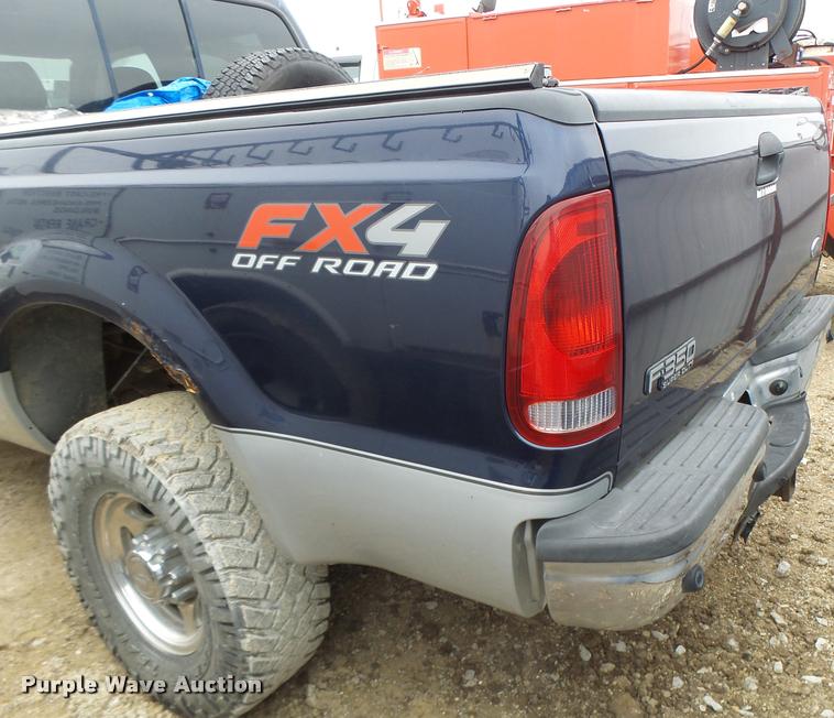 image for item DA3258 2004 Ford F350 Super Duty Crew Cab pickup truck